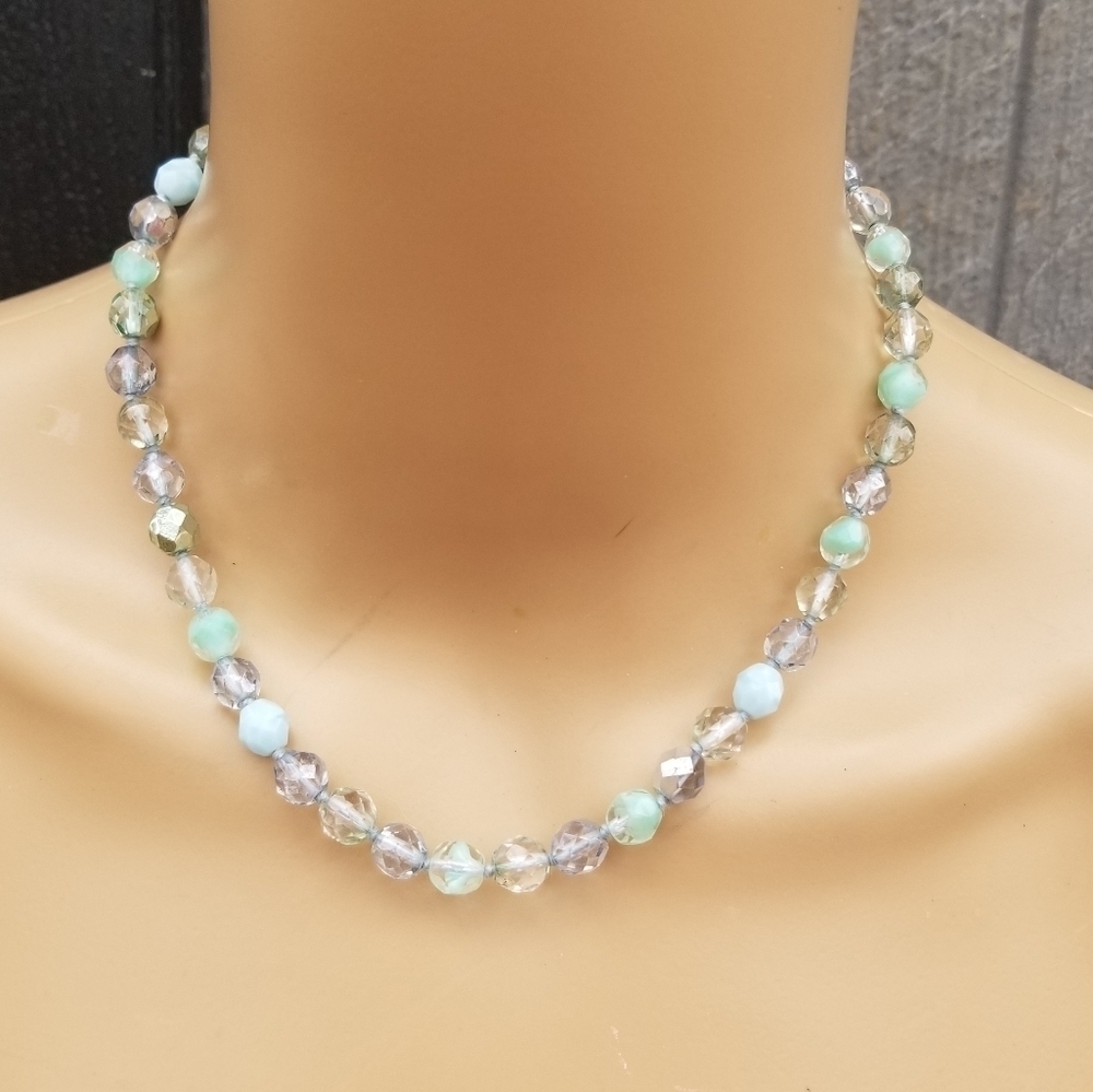 VINTAGE DAINTY BLUE, GREEN & CRYSTAL COLOR FACETED GLASS BEAD NECKLACE